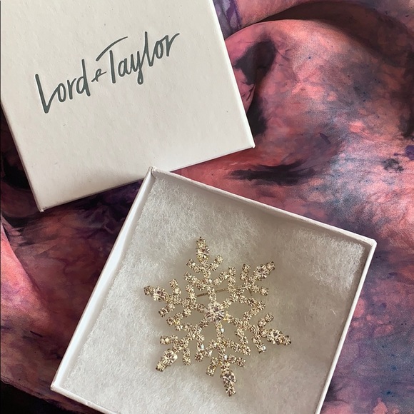 Design Lab Lord & Taylor Jewelry - Lord & Taylor 2018 Crystal Snowflake Pin